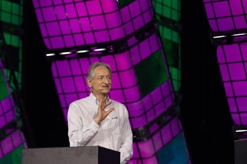 Geoffrey Hinton speaks at a tech conference