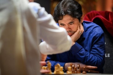 Hikaru Nakamura playing chess 