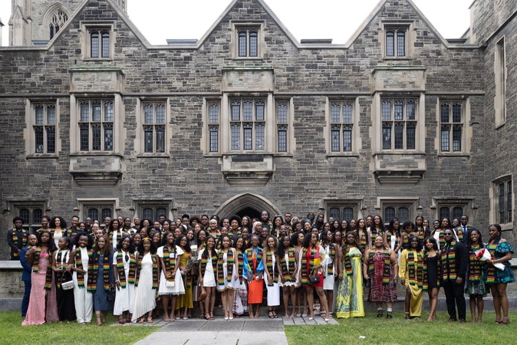 A group photo of the class of 2'24