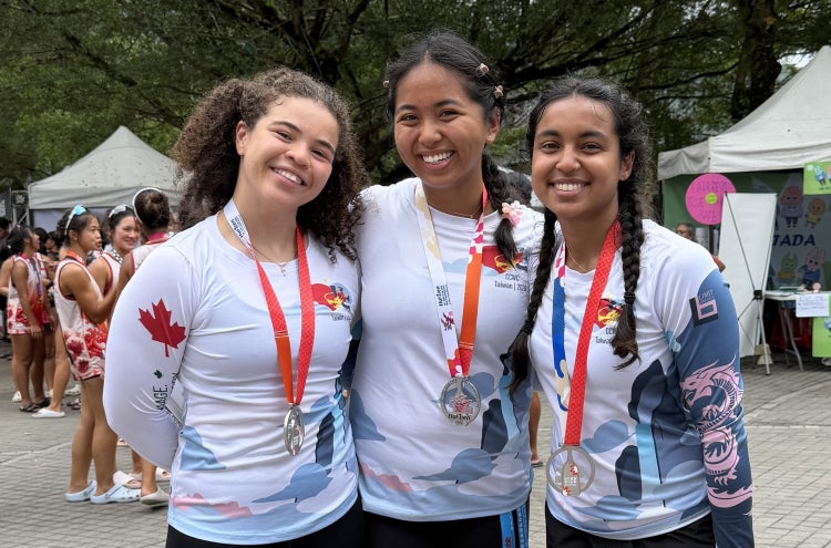 U of T Dragon Boat Members